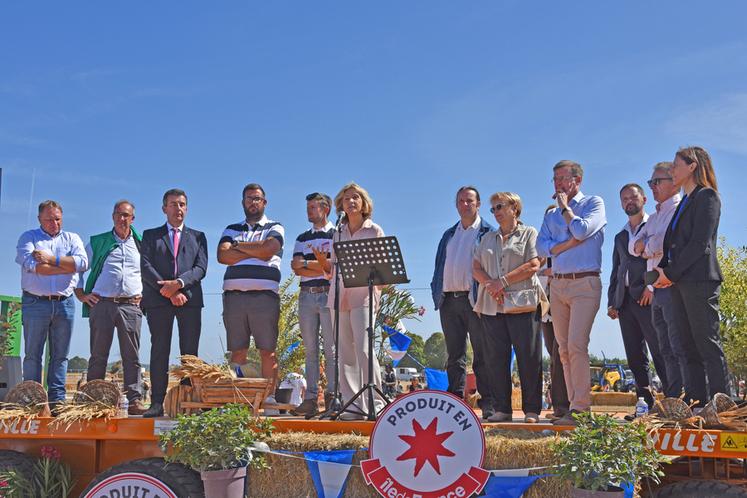 Samedi 5 septembre, à Attainville (Val-d'Oise). Au Festival de la terre, la présidente de Région, Valérie Pécresse, est venue annoncer une aide résilience de 5 millions d'euros pour les agriculteurs.