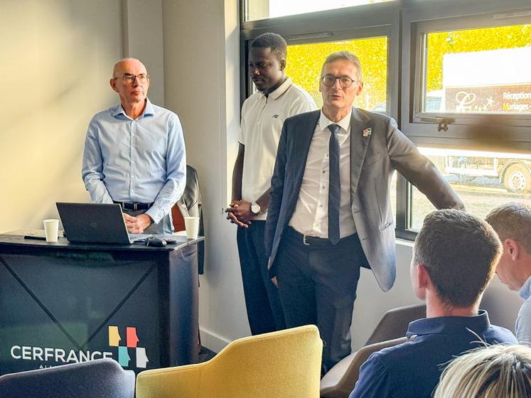 Mardi 22 septembre, à Chartres. Les chiffres de l'agriculture départementale ont été livrés par Jean-François Le Pironnec (à g.) et Ousseynou Sall (au c.), en présence du directeur général de Cerfrance alliance Centre, Nicolas Krajevtich (à d.).