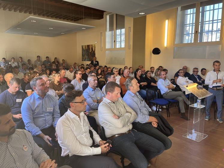 Une salle comble.