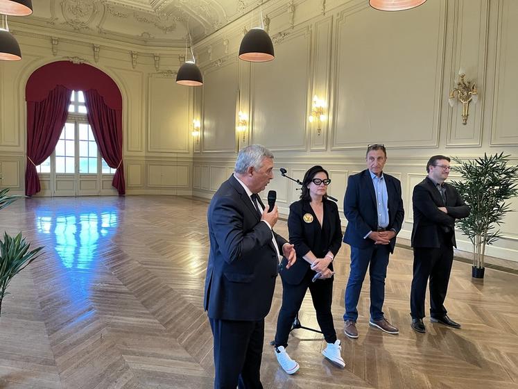 Discours du président du Département de Seine-et-Marne, Jean-François Parigi, au sein du théâtre de Fontainebleau. 