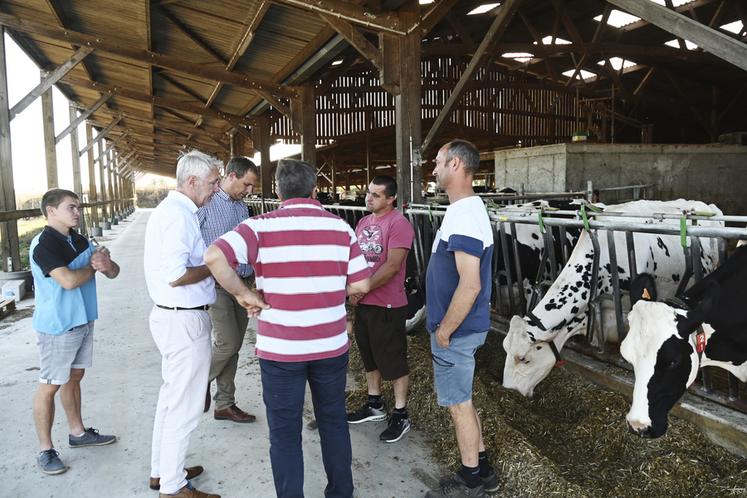 Vendredi 25 septembre, à Savigny-sur-Braye. Christophe Marion, député du Vendômois, est venu à la rencontre d'éleveurs sur l'exploitation de la Templerie.