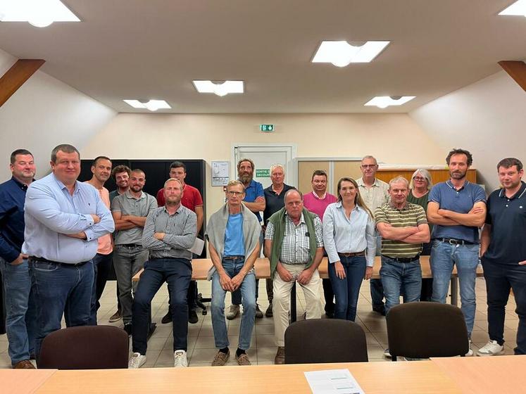 Vendredi 25 septembre, à Magnanville (Yvelines). Réunie en conseil d'administration, l'Union de Mantes a fait un tour de l'actualité.