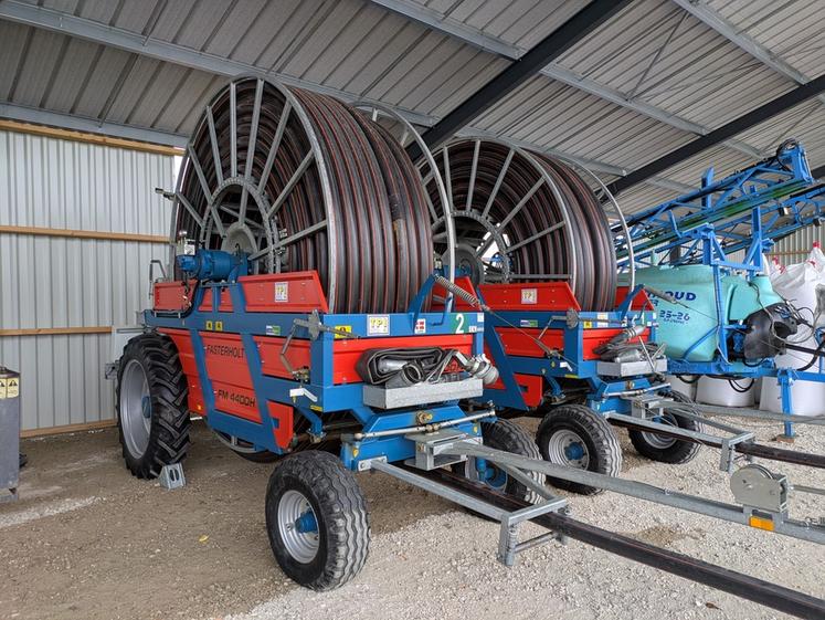 Le deux enrouleurs automoteurs Fasterholt de 575 m couvrent une quarantaine d’hectares d’irrigation.