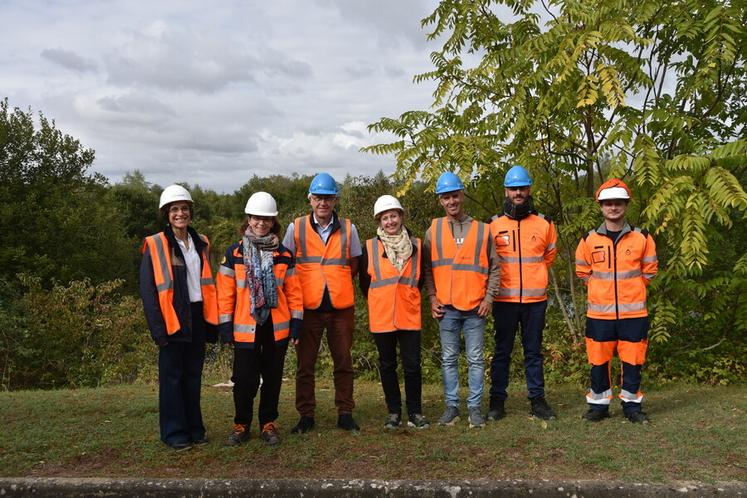 Mercredi 9 septembre, à Flins-sur-Seine (Yvelines). Des représentants de Suez, de l'Agence de l'eau Seine-Normandie et l'exploitant Grégory Breucq se sont réunis sur le site de production d'eau potable pour faire le bilan des PSE.