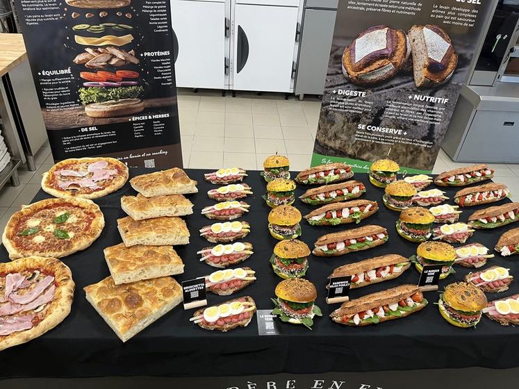 Présentation de recettes de snacking avec des pains préparés à base de farines du moulin, dont la dernière-née, Altus 4.00, une farine extra-forte destinée aux fermentations longues.