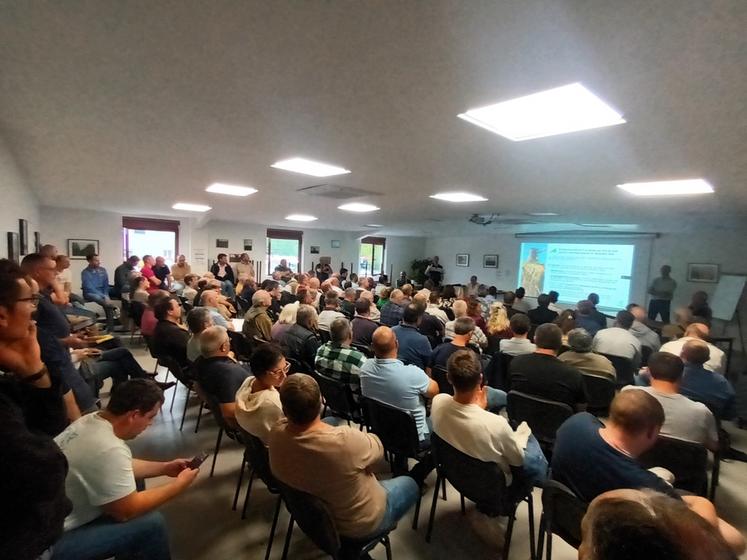 Étampes, mercredi 7 octobre. Le sujet de la réunion d'information consacrée aux aides agricoles et dispositifs d'accompagnement a fortement mobilisé le monde agricole essonnien. 