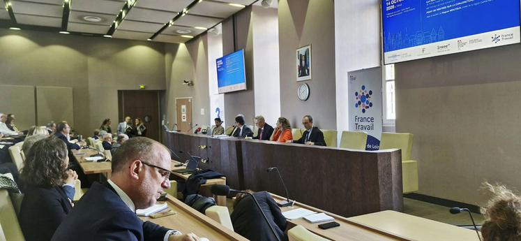 Réunis le 14 octobre à la préfecture du Loiret, à Orléans, les représentants des principaux organismes économiques régionaux ont présenté les tendances de l’activité, de l’emploi et de la situation des entreprises en Centre-Val de Loire.