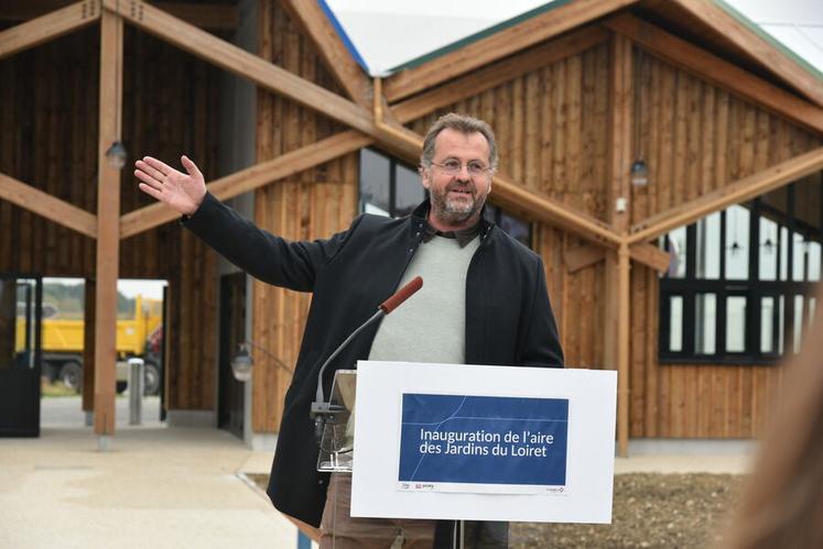 Timothée Huck, directeur général des Jardins de la Voie romaine, porte l'ambition de faire de cette aire d'autoroute un lieu de rencontre entre agriculture locale, circuits courts et insertion professionnelle.