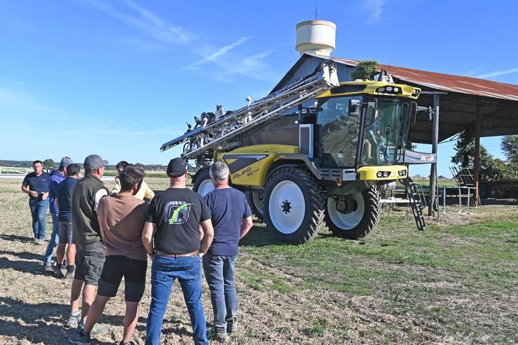 Mercredi 23 septembre, à Danzé. Les agriculteurs étaient au rendez-vous du Démo tour Arland organisé par le garage Beauger d'Épuisay.