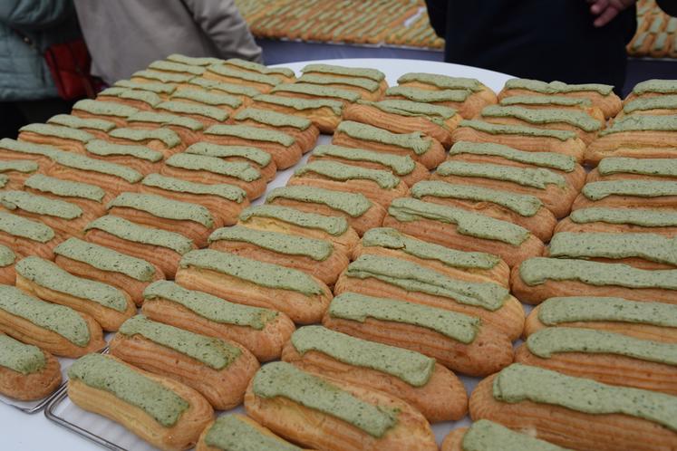 Le brie, sous toutes ses formes, était à l'honneur. Après les éclairs, le lendemain, ce sont les roues de brie qui ont été jugées lors du concours national.