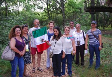 Vouzon, le 24 juillet. Un groupe de chercheurs mexicains a visité des entreprises agricoles du département, ici les Jardins de lierre.
