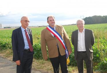 Forges, jeudi 18 septembre. Forges bénéficie d’un environnement naturel préservé tout en ayant les commodités de l’urbanisation et des infrastructures à proximité. Toutefois, les quartiers nord (Surville) restent visibles depuis la plaine de Forges. C’est en ces termes que le maire, Romain Senoble, a présenté la commune aux participants à l’inauguration de la Zap de Forges, dont le préfet Jean-Luc Marx, et le conseiller général du canton de Montereau-Fault-Yonne, Léo ...