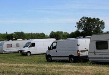 L’État projette la construction d’une aire de grand passage pour les gens du voyage à Saint-Martin-de-Bréthencourt (Yvelines). 