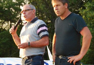 La solidarité s’est organisée autour de Pascal Trécul, éleveur à Argenviliers (Eure-et-Loir), condamné pour avoir taillé à blanc 70 m de haie.