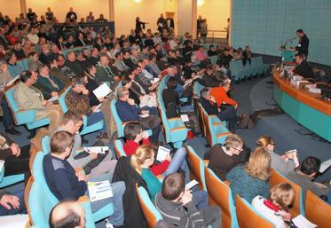 Le 10 février, à Chartres. Un sujet qui intéresse tous les exploitants, des exposés brefs et complets : les Universités du soir organisées par la chambre d’Agriculture font un tabac.