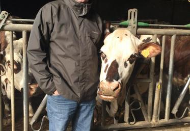 François Guéret va passer quatre jours au Salon de l’agriculture. L’objectif : revenir avec le prix de la meilleure mamelle adulte pour sa vache Evan.