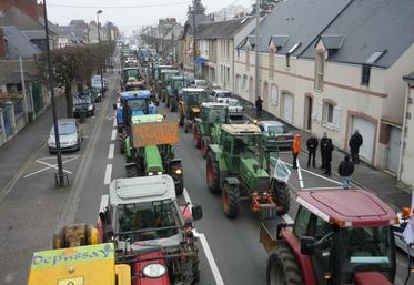 Les agriculteurs font une arrivée remarquée dans le centre-ville de Blois.