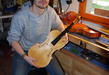 « Comme tous les artisans, je crée constamment de nouveaux instruments. Il ne faut pas perdre la main », explique Bastien Borsarello.