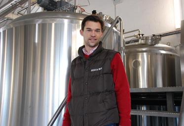 Courpalay, mercredi 25 mars. Hubert Rabourdin au cœur de sa nouvelle cuverie. Outre la bière de Brie, la Briarde et la Saint-Eloi dans leur conditionnement traditionnel, il propose aussi sa bière de Brie en fûts et la location de tireuses.