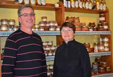 A Puiselet-le-Marais (Essonne), le 20 avril. Sylvie Guerton et Bruno Lefevre de la ferme des Grand clos participent pour la première fois au Printemps à la ferme.