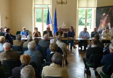 Le 7 mai, à Neung-sur-Beuvron. Une cinquantaine de personnes est venue à une réunion d’information sur le comice agricole des 27 et 28 juin.