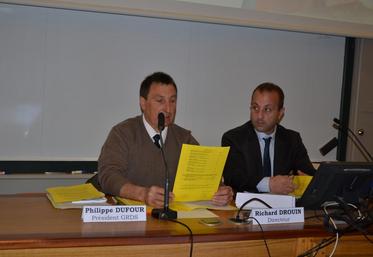 Thiverval-Grignon (Yvelines), le 5 mai. La matinée a débuté par l’assemblée générale du Groupement régional de défense sanitaire des animaux (GRDS) d’Ile-de-France, présidé par Philippe Dufour.