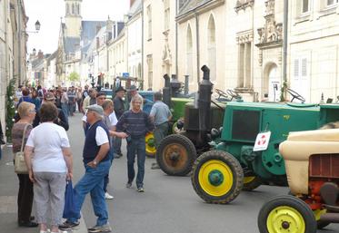 L’exposition de vieux tracteurs a attiré les curieux de toutes les générations.