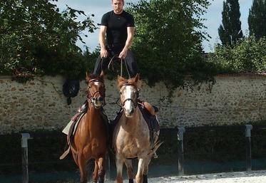 « Quand j’y pense, je me dis que c’est dangereux. À chaque figure, les chevaux ont ma vie entre les jambes. »