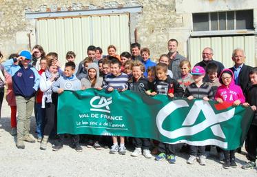 Le 9 juin, à Marolles-les-Buis. La classe de CE2 de l’école du centre de Nogent-le-Rotrou a participé à l’opération « Fermes ouvertes » chez les éleveurs Caroline et Jean-Luc Debray.