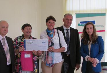 Le Châtelet-en-Brie, mardi 23 juin. Les chèques de prêts d’honneur ont été remis par le président de la Communauté de communes Vallées-et-Châteaux, Christian Poteau, la directrice de la plate-forme, Martine Huet, et le président de la commission d’attribution des prêts de parrainage.