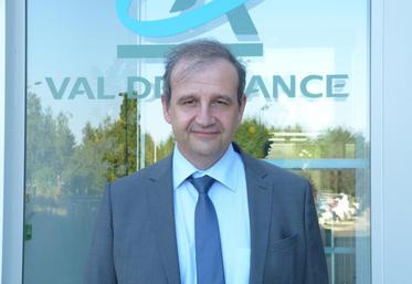 Le 11 juillet, à Blois. José Santucci, directeur général de la caisse Val-de-France du Crédit agricole, occupera cette même fonction à la caisse Provence-Côte-d’Azur.