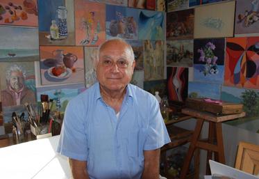 Pino Galliano a recouvert les murs de son atelier de ses œuvres réalisées sans contrainte de mode ou de style.