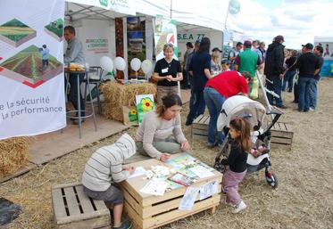 Une activité ludique pour les enfants — le coloriage — était proposée sur le stand de la chambre d’Agriculture.