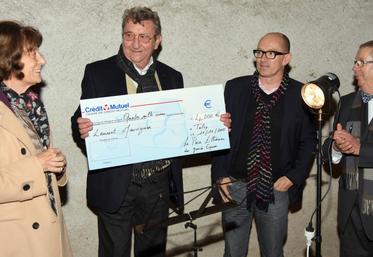 Le 11 octobre, à Talcy (Loir-et-Cher). Le Prix des Grands espaces — appelé prix Maurice-Dousset — a été remis à Laurent Mauviniers (2e à d.) par l’écrivain Jean-Claude Ponçon.