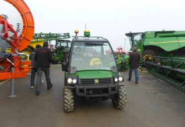 Pithiviers, vendredi 27 novembre. Après la découverte du matériel, place à la convivialité : plus de mille repas ont été servis en deux jours.