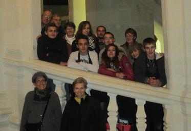 Les élèves en conseil et vente en produit de jardin au lycée horticole de Blois ont installé des éléments de décor au château de Chambord.