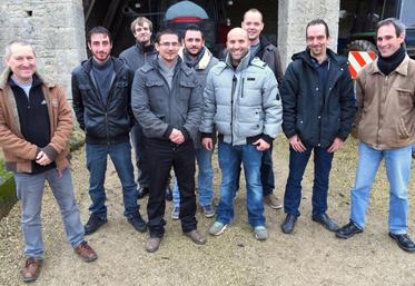 Le 18 décembre, à Sours. Les futurs salariés agricoles qualifiés en polyculture du département entament leur formation au CFPPA de La Saussaye sous la houlette de Didier Porcher (à g.).