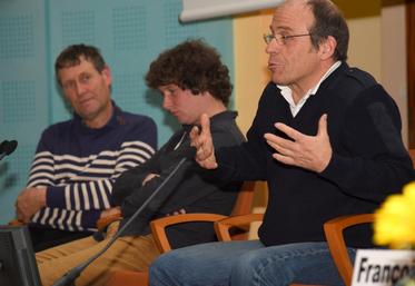 Le 15 janvier, à Chartres. Une bonne part des travaux de l’assemblée générale de Jeunes agriculteurs a été consacrée à une table ronde réunissant une poignée d’agriculteurs innovants, comme Jean-Édouard Jeauneau (à d.).