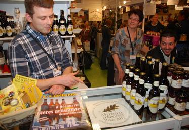 La microbrasserie de Chandres à Sours et Vincent Crosnier (à g.), représenteront l’Eure-et-Loir au sein de la signature © du Centre durant le salon. (Photo d’archives)