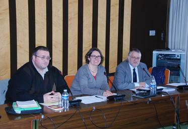 Le Mée-sur-Seine, mardi 16 février. La nouvelle présidente de l’association Drive fermier Seine-et-Marne, Benédicte Fournier, aux côtés de Michel Biberon et Thierry Bontour.