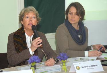 Le 14 mars, à Oinville-sous-Auneau. La présidente de l’association de la marque Terres d’Eure-et-Loir, Geneviève Prieur (à g.) se bat pour obtenir des financements.