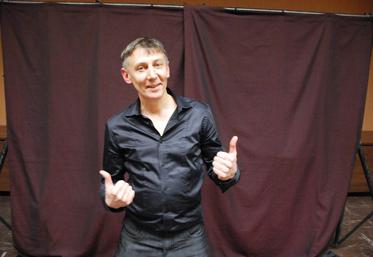 Avec Philippe Chatain, vedettes du petit écran, hommes politiques, actualité passent à la moulinette, sans méchanceté et toujours dans la bonne humeur.