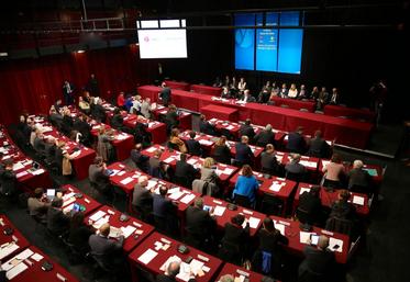 Vélizy (Yvelines), le 23 mars. Les élus départementaux des Yvelines et Hauts-de-Seine ont procédé à l’installation du conseil d’administration de l’établissement interdépartemental.