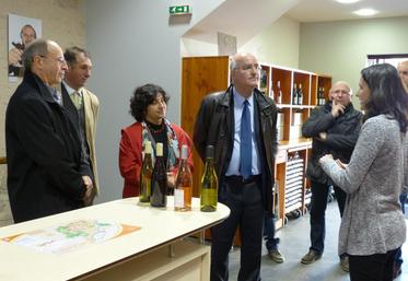 La Maison des vins ainsi que le vignoble des AOC Cheverny et Cour-Cheverny ont été présentés au préfet de région.