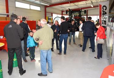 Le 20 avril, à Janville. Le groupe Lesage a invité ses clients à venir découvrir l’Optum, le nouveau tracteur de la marque Case IH.