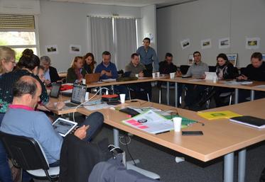 Le Chesnay (Yvelines), le 25 avril. Lors de la première journée, les agriculteurs ont appréhendé les réseaux sociaux et découvert les techniques pour les utiliser habilement.