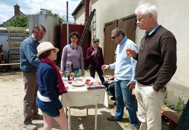 Le 16 mai, à Candé-sur-Beuvron. Les visiteurs allaient et venaient au Domaine Tévenot pour le Pique-nique chez le Vigneron indépendant.