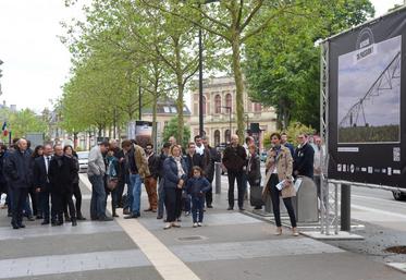 Le 3 juin, à Chartres. La présidente d’Ajir 28, Clémence Gouin (à d.), a présenté avec enthousiasme tous les aspects de la nouvelle campagne de communication « Affiche ta passion ».