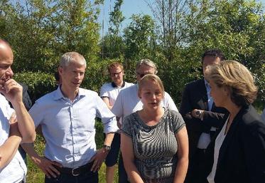 Guérard, jeudi 9 juin. Aux côtés du député-maire du secteur, Franck Riester, Valérie Pécresse est venue échanger et constater de visu les dégâts causés par les inondations sur l’exploitation de Sophie Désert. 