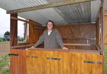 Écharcon (Essonne), le 4 juillet. Rodolphe Fouquet participera pour la première fois à la Balade du goût. Il a développé une cueillette à la ferme depuis son installation. 